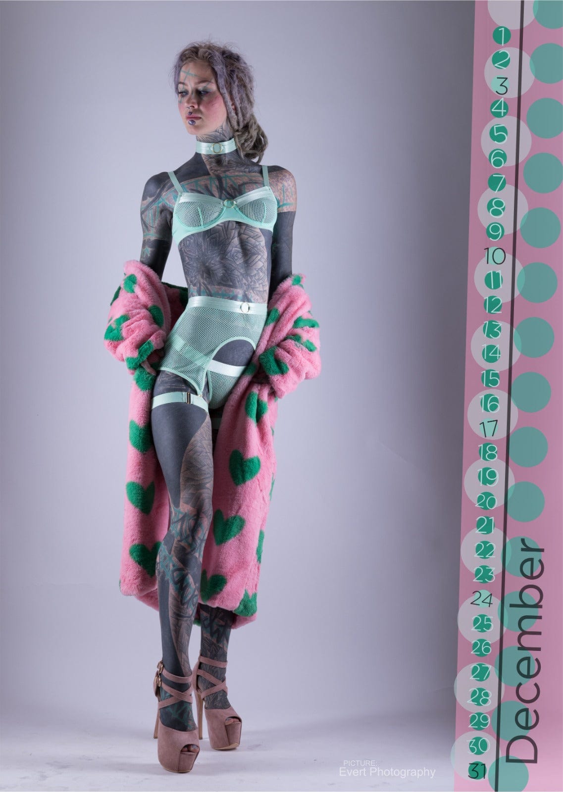 Qiroli tepalik ishtirokidagi porno video Yubka ostida sikilgan